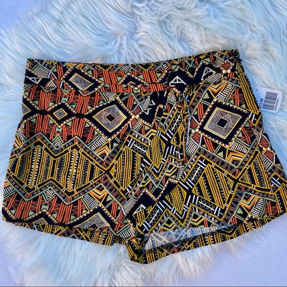 Forever 21 geometric patterned skort - Picture 2 of 7